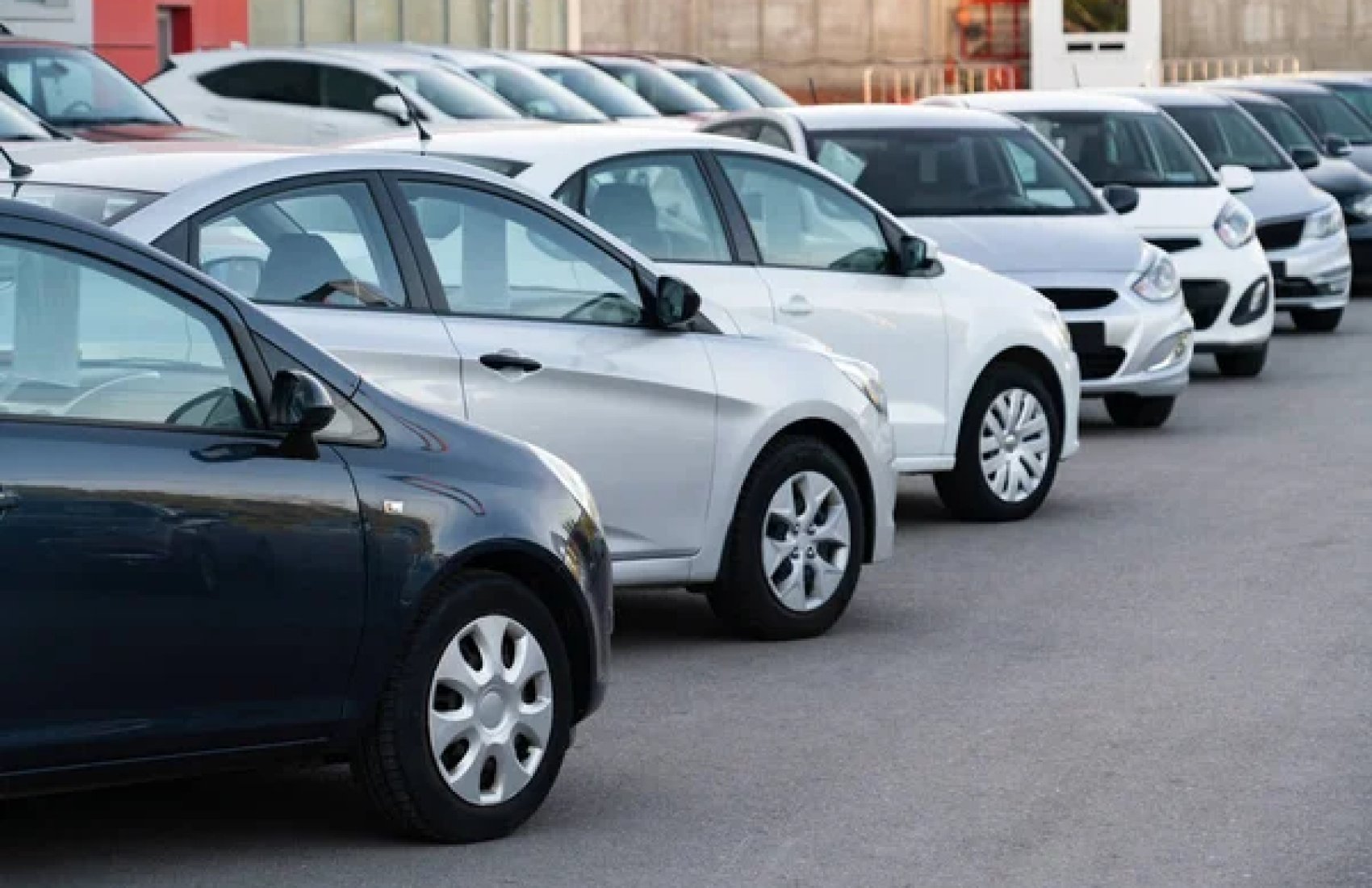 Україна стабільно тримає статус країни вживаних авто: майже пів мільйона завезли за рік