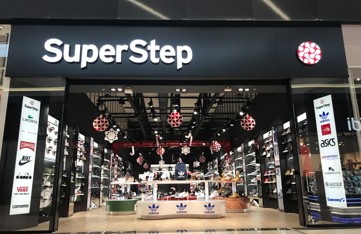 Турецька мережа SuperStep закриває всі магазини в Україні: яка причина