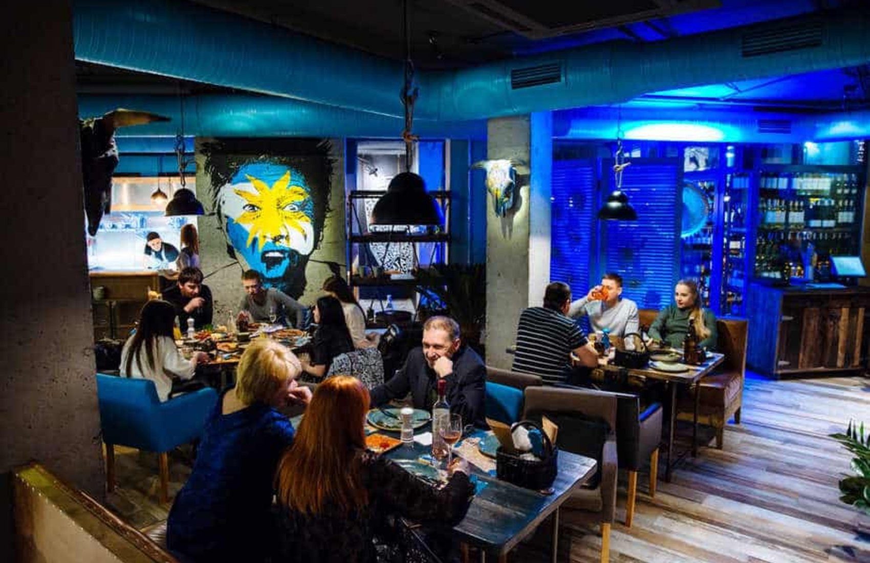 Ресторани та кафе відновлюються: виручка закладів зросла на 12% у березні – Poster